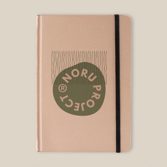 Goya 52575 - Quaderno A5 con Copertina in Carta Erba, 80 Fogli Rigati, Elastico e Nastro HILLIER